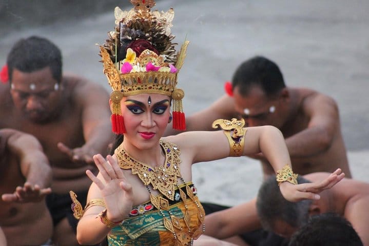 Half-Day Tour: Uluwatu Temple and Kecak Fire Dance Show