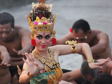 Uluwatu Temple and Kecak Dance Half-Day Tour in Jimbaran
