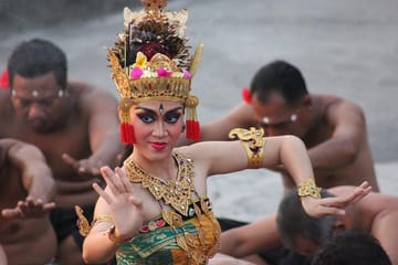 Uluwatu Temple and Kecak Dance Half-Day Tour in Jimbaran