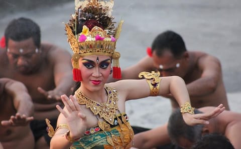 Uluwatu Temple and Kecak Dance Half-Day Tour in Jimbaran