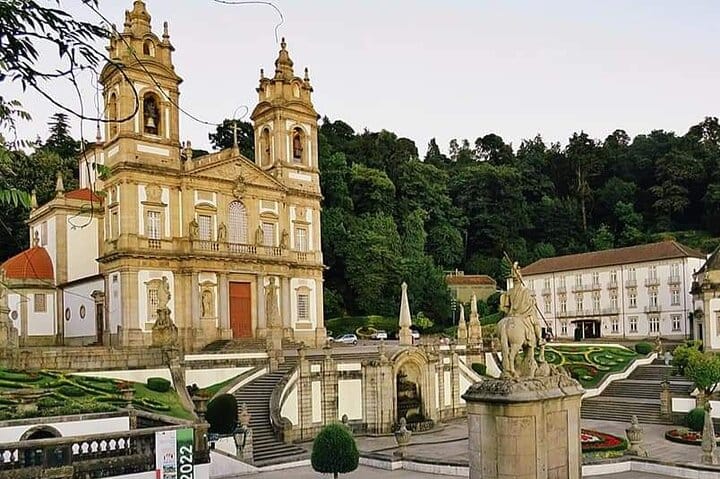 SANTIAGO DE COMPOSTELA + BRAGA: Private Tour from Porto