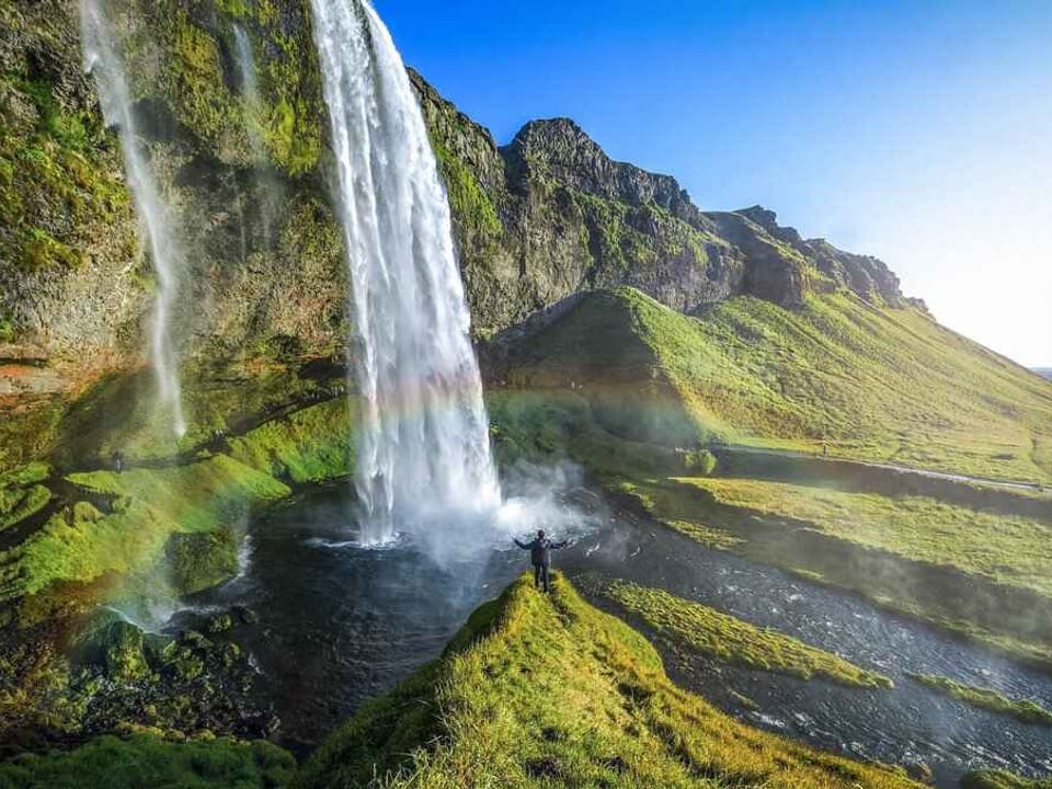 Private transfer to and from Keflavík Airport/Reykjavík to Seljalandsfoss / Skógafoss — Protour.is