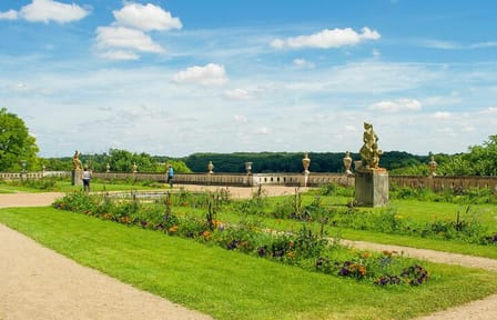 Fontainebleau Palace Tour with Paris Pickup and Guide