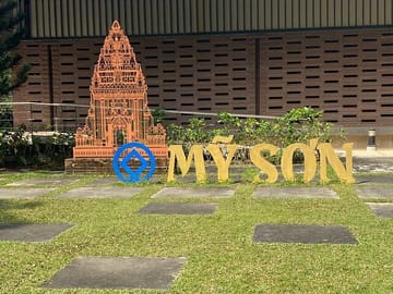 Deluxe Small Group Tour: My Son Holyland & Hoi An River Cruise