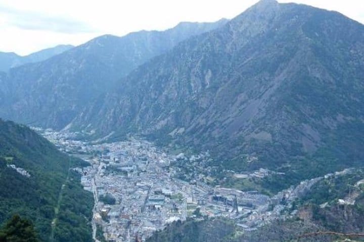Andorra Private Tour: Sightseeing, Shopping & Traditional Lunch 4