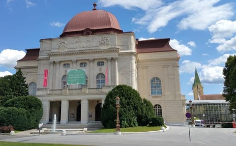 Graz Old Town Tour with Scenic Funicular Ride to Schlossberg