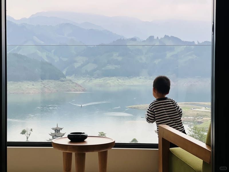 Chengdu: Yuping Forest & Liujiang Town Private Day Trip