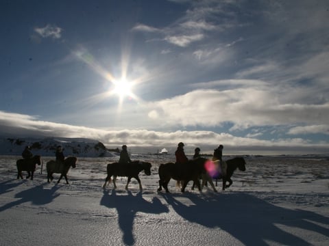 05B - Below the Mountains, photo 4