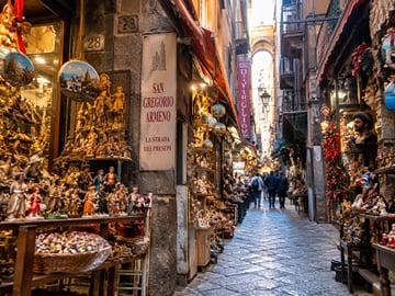 Naples Winter Escape: Street Food, History & San Gregorio Armeno, Private Tour
