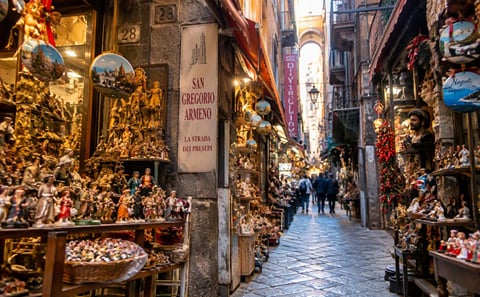 Naples Winter Escape: Street Food, History & San Gregorio Armeno, Private Tour