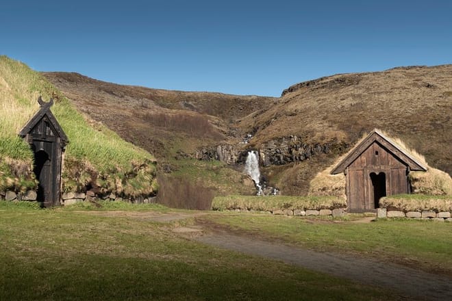 Private Hiking Guided Tour: Vikings and Waterfalls