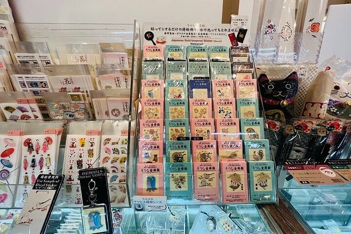 Small-Group Souvenirs Hunting Tour in Ginza