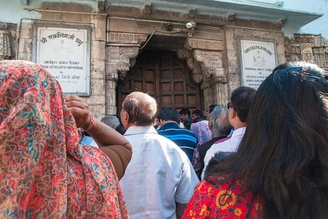 People near the main entrance to Eklingji Temple