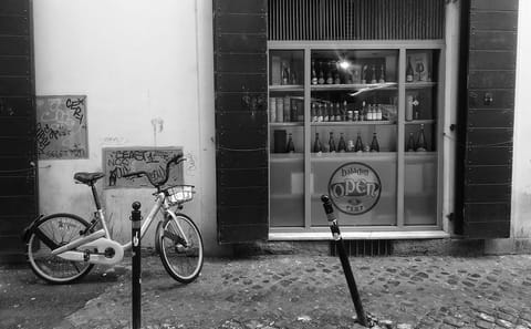 Craft Beer Walking Tour in Bohemian Rome