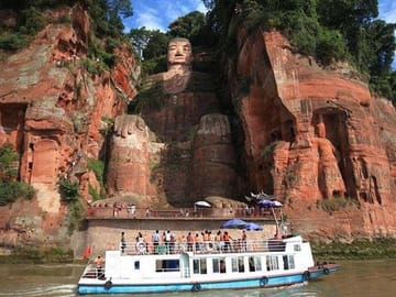 Leshan Giant Buddha and Huanglongxi Ancient Town Day Trip