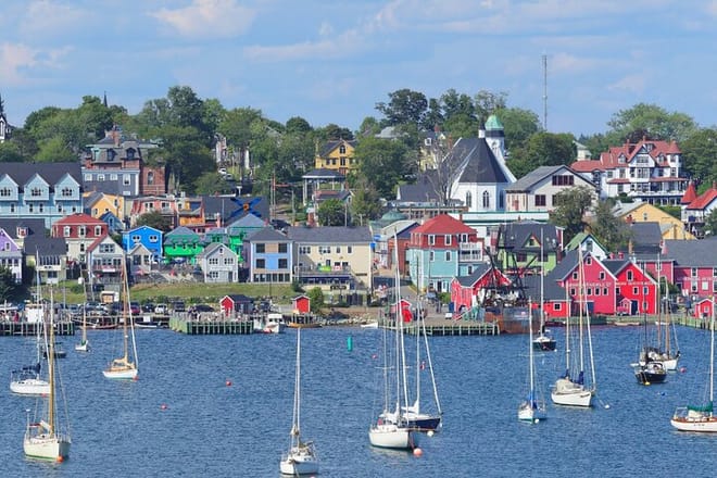 6-Hours Trip to Lunenburg, Mahone Bay and Peggy's Cove from Halifax