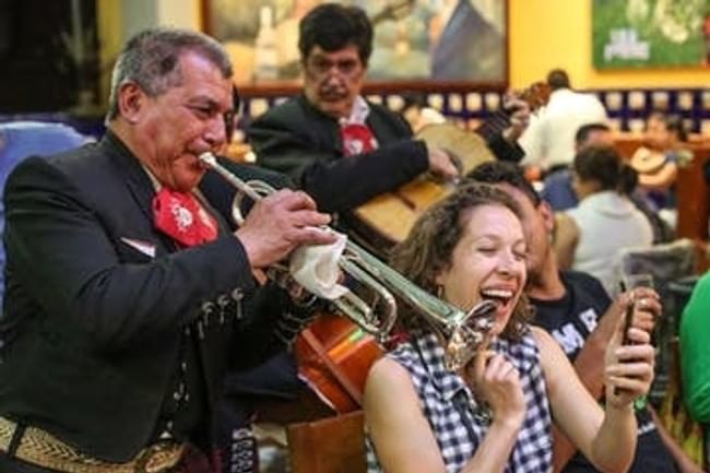 Nightlife Mexican Tour: Cantinas Mariachi and Lucha Libre