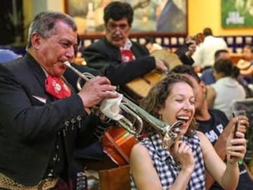 Nightlife Mexican Tour: Cantinas Mariachi and Lucha Libre