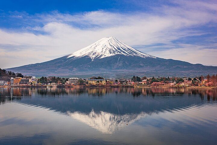 2-Day Tour: Mt Fuji and Tokyo Private Wagon & English Driver