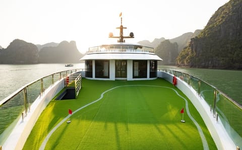 VIP Day Cruise and Kayaking in Halong Bay from Hanoi