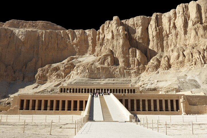 Full-Day Private Tour to Cairo from Hurghada by Bus