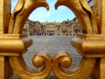 Culinary Tour of Versailles: Tasting Local Delicacies
