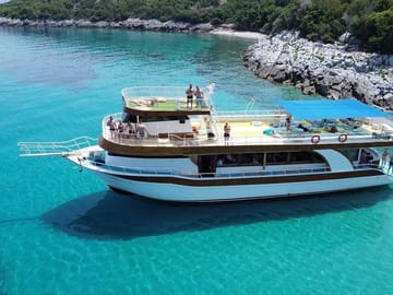 Kuşadası Scenic Boat Trip with Lunch and Transfers