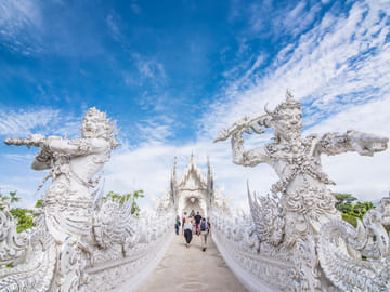 Chiang Rai by Night with Show, Dinner and Trishaw Ride