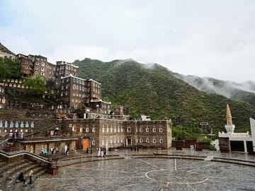 3-Day Tour: Edge of the World, City tour and Red Sand from Riyadh