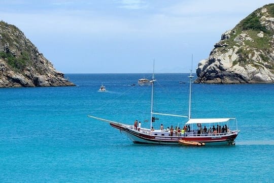 Full-Day Arraial do Cabo Schooner Tour from Rio – Shared Group