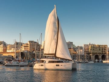 Private 5h Cruise Catamaran Santorini BBQ ,drinks, transfer