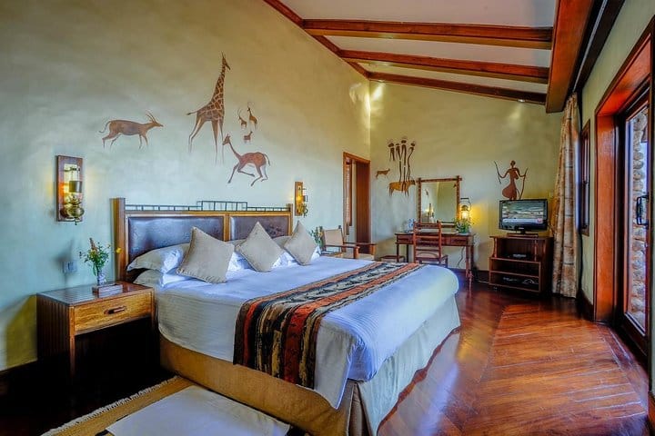 6 Day Luxury Lodge Wildlife Safari :Northern Tanzania on 4x4 Jeep 10