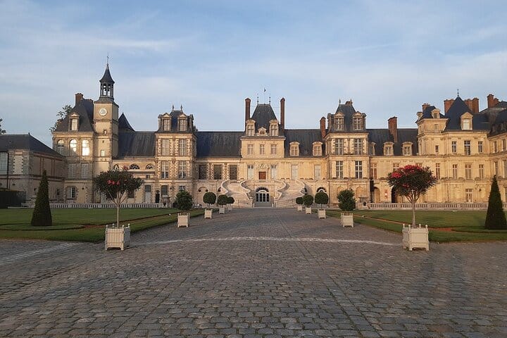 Fontainebleau, Versailles, Gardens, Trianon Private from Paris 9