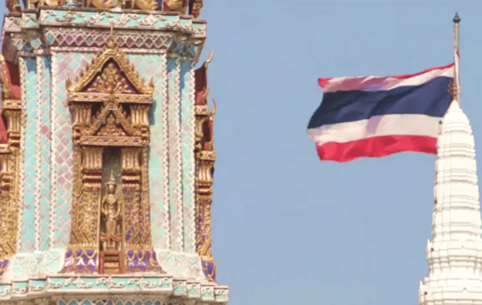 Bangkok Temple & Market Walking Tour: Grand Palace, Wat Pho & Wat Arun