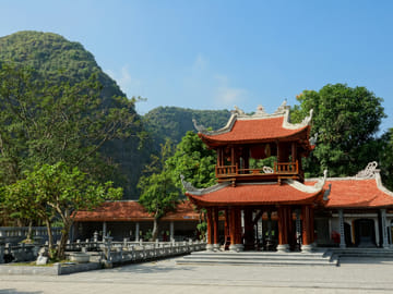 Quang Phu Cau Incense Village and Tam Coc Day Tour
