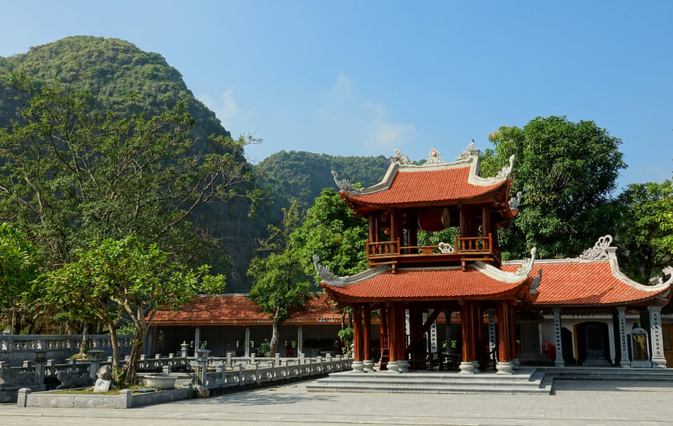 Quang Phu Cau Incense Village and Tam Coc Day Tour