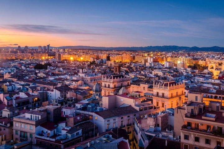 TOP Valencia : Private guided tour with your mobile 6