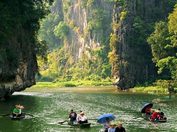 Boat trip in Trang An