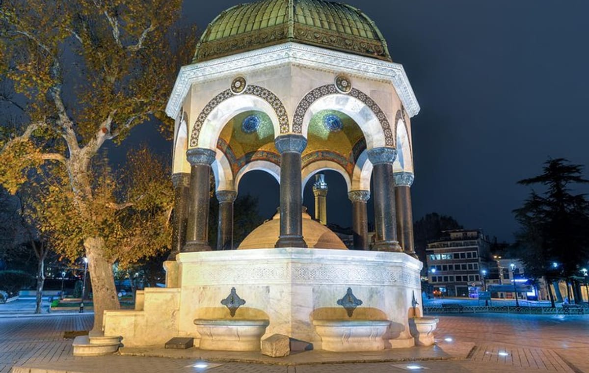 4-Days Tour in Istanbul with Dinner with Belly Dancing Show and Turkish Bath