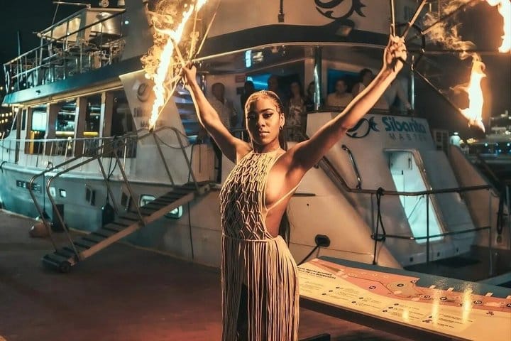 Cartagena Bay Night Cruise with Dinner Experience 2