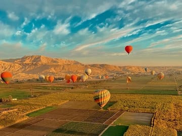 Hot Air Balloon Ride Over Luxor with Hotel Pickup and Drop-off