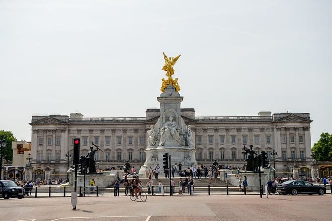 London Royal Crown and Changing of The Guard Walking Tour 10
