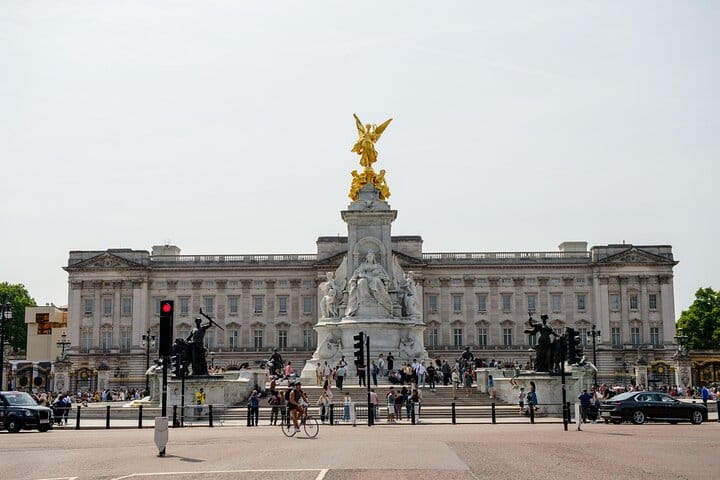 London Royal Crown and Changing of The Guard Walking Tour 10