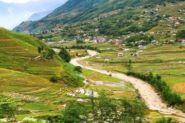 From Hanoi: 2-Day Sa Pa Homestay Trekking Tour by Cabin Bus