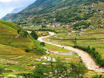 From Hanoi: 2-Day Sa Pa Homestay Trekking Tour by Cabin Bus