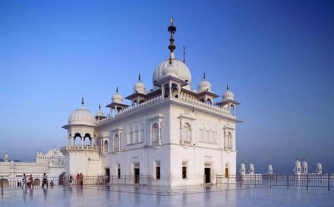 Amritsar to Anandpur Sahib Gurudwara Cultural Day Tour