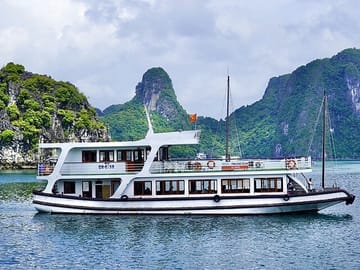 Full-Day Halong Bay Islands and Cave Tour by Transfer Expressway