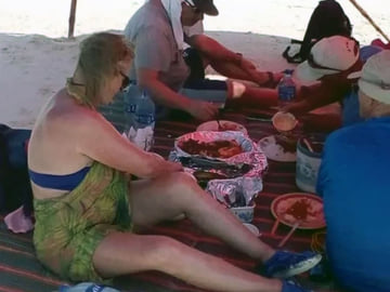 Beach lunch on Misali Island