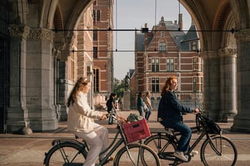 Private Walking Tour and Photoshoot at Rijksmuseum, Amsterdam