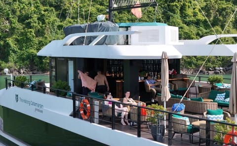 Luxury Catamaran Cruise Tour in Ha Long Bay and Lan Ha Bay
